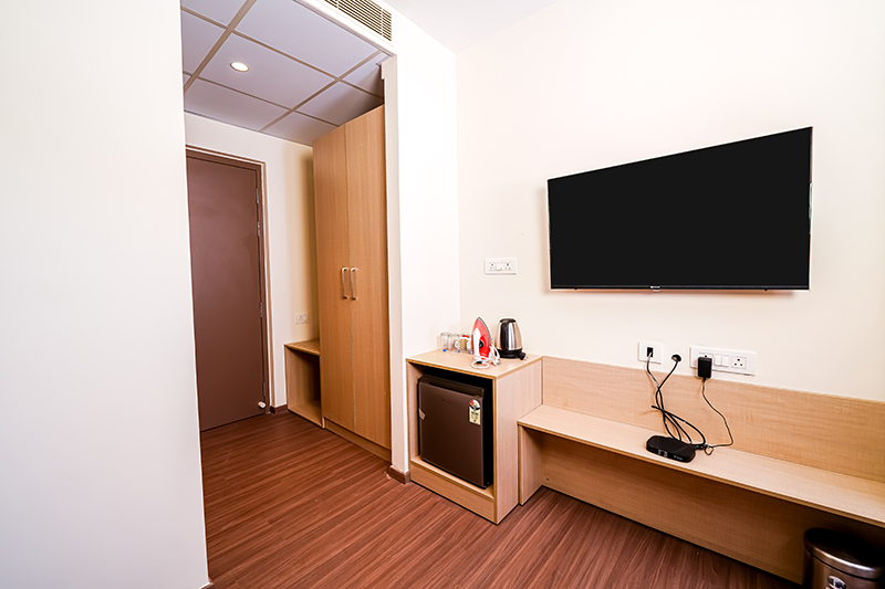 casa-room Cozy hotel room with modern amenities at Casa Hotel & Suites