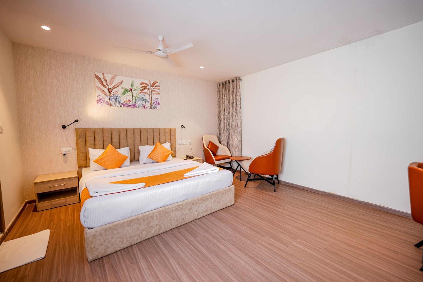 Superior room at Casa Hotel & Suites near US Consulate Nanakramguda