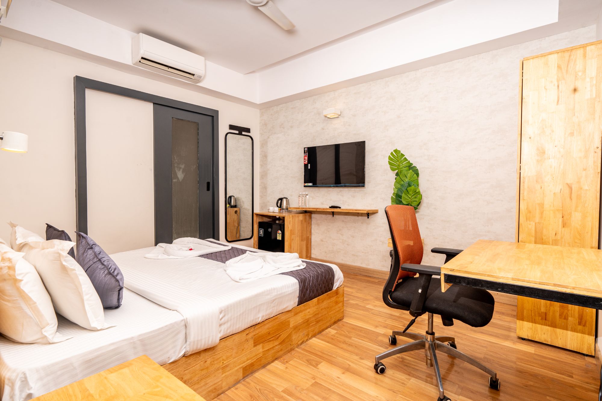 Superior Room at Casa Hotel